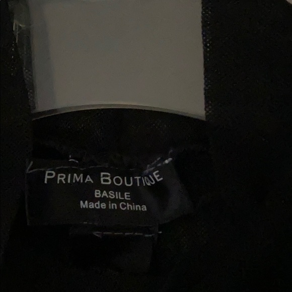 Black short sleeve top. - Picture 4 of 5